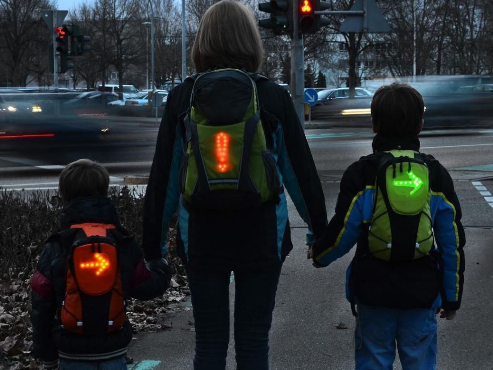 Light’n Style Funktions- Rucksack mit integriertem LED-Richtungsanzeiger und Handsender, die SICHERE Schultasche, Büchertasche – der Schulrucksack mit integrierter Sicherheit!