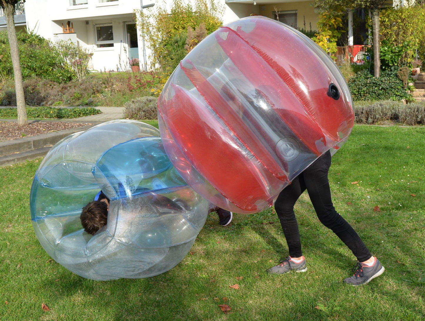 Bubble Football, 2er Set (rot und blau), Soccer Ball, Bumper Ball, Giant Football