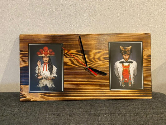 Schwarzwald Clock "Johann", modern, Kieferholz, eine stylische Clock im Schwarzwaldflair, Motive von Sebastian Wehrle