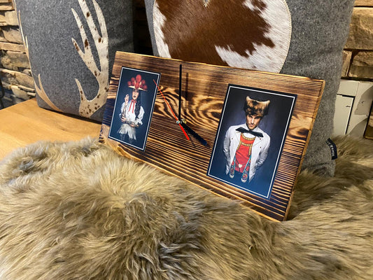 Schwarzwald Clock "Johann", modern, Kieferholz, eine stylische Clock im Schwarzwaldflair, Motive von Sebastian Wehrle