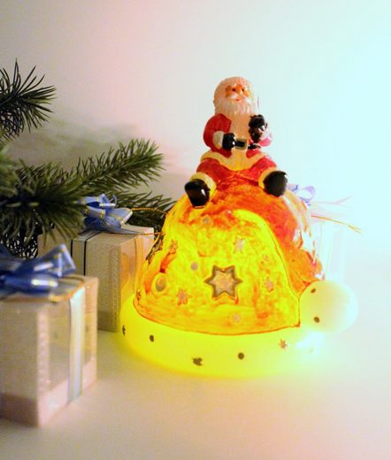 LED-Kerze LED Kerze "Weihnachtsmann auf Nikolausmütze"