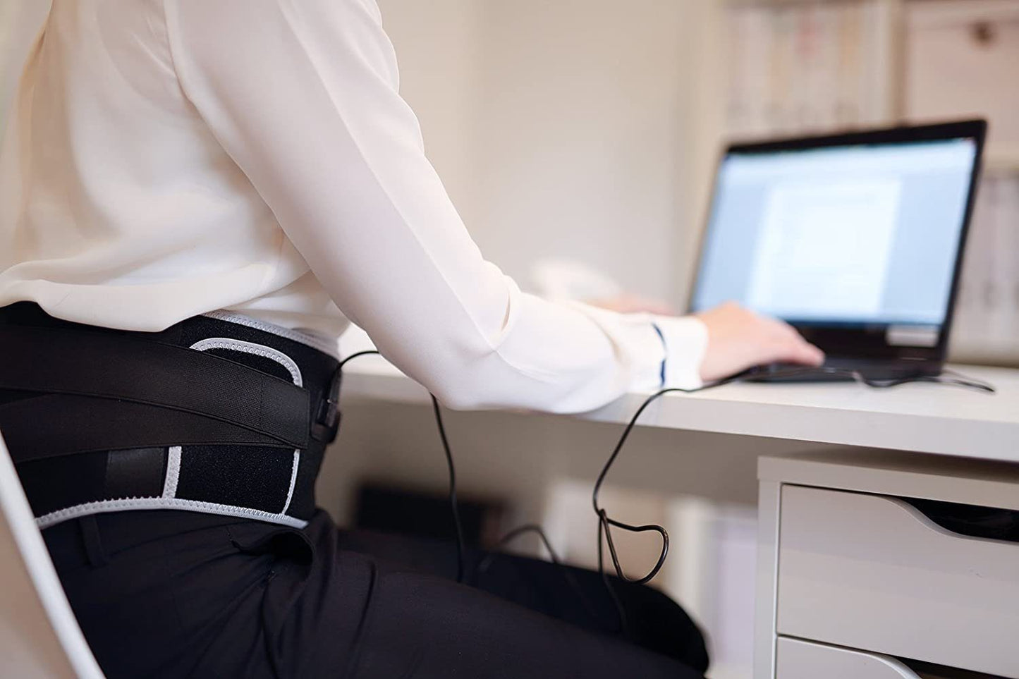 REDBELT, der 3fache Rückenhelfer, Massage - Kompression - Wärme, mobiler Massagegürtel