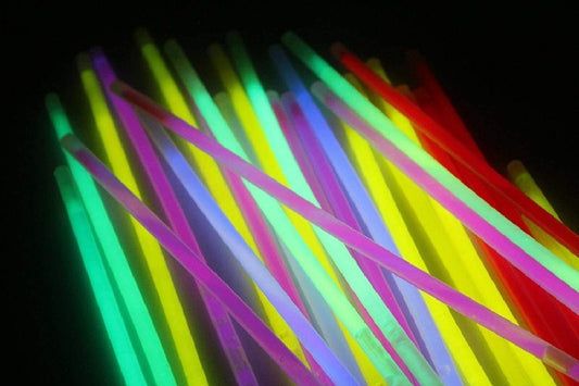 100 Stck. Knicklichter Glowsticks Leuchtstäbe Neonsticks inkl. Verbinder!