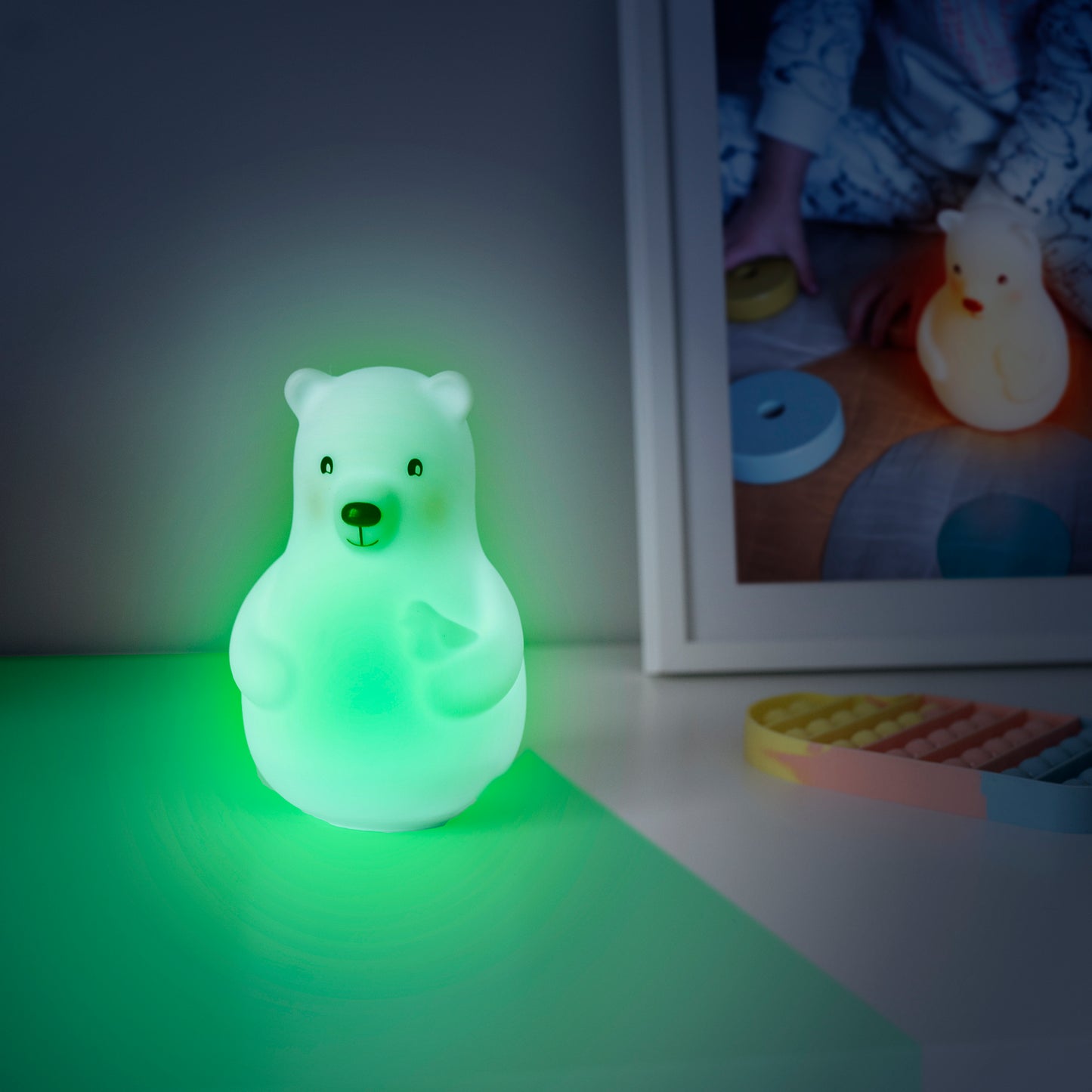 Pabobo LED Nachtlicht Lumicolor Farbwechsel Bär mit Untergrund-Erkennung, Einschlafhilfe, sparsamer LED Betrieb, Angelcare